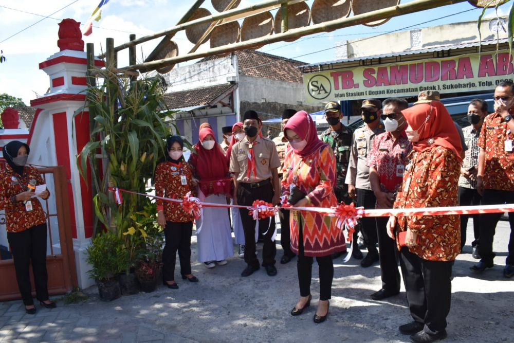 Pembukaan Bazar Tani Oleh Bupati Sukoharjo di Halaman Kantor Kecamatan Gatak